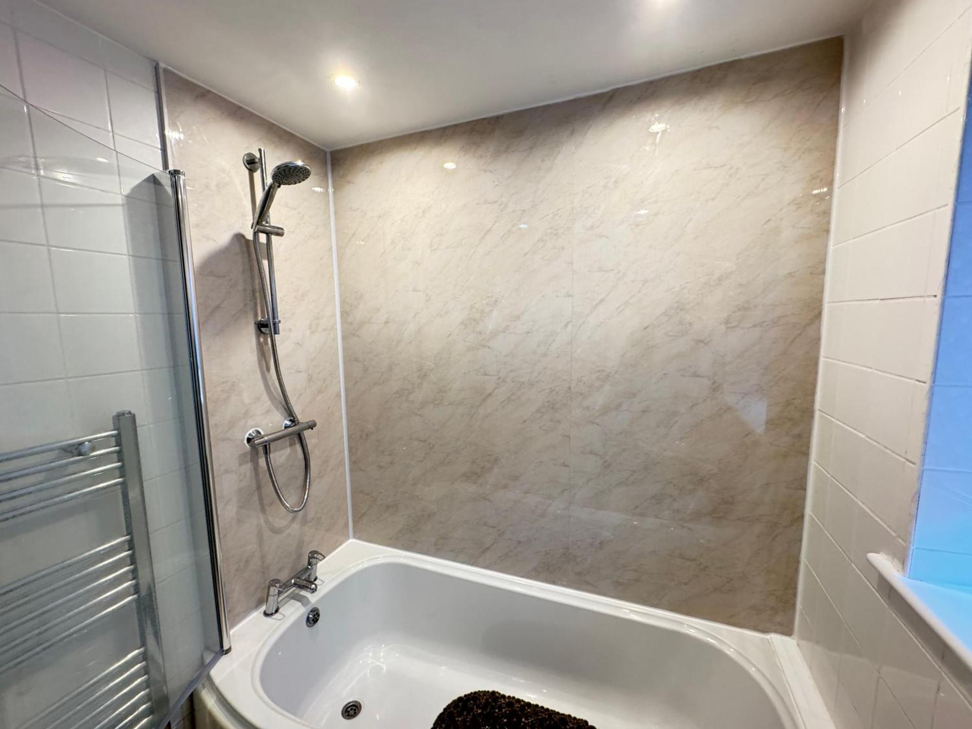 The Vogue Stay, 3 Bedrooms, 2 Bathrooms, Ideal For Jr & Oxford Hospitals, Free Carpark, Conveniently Located For Ring Road Access, 2 Miles From Oxford City Centre Easy Car & Bus Route Buitenkant foto