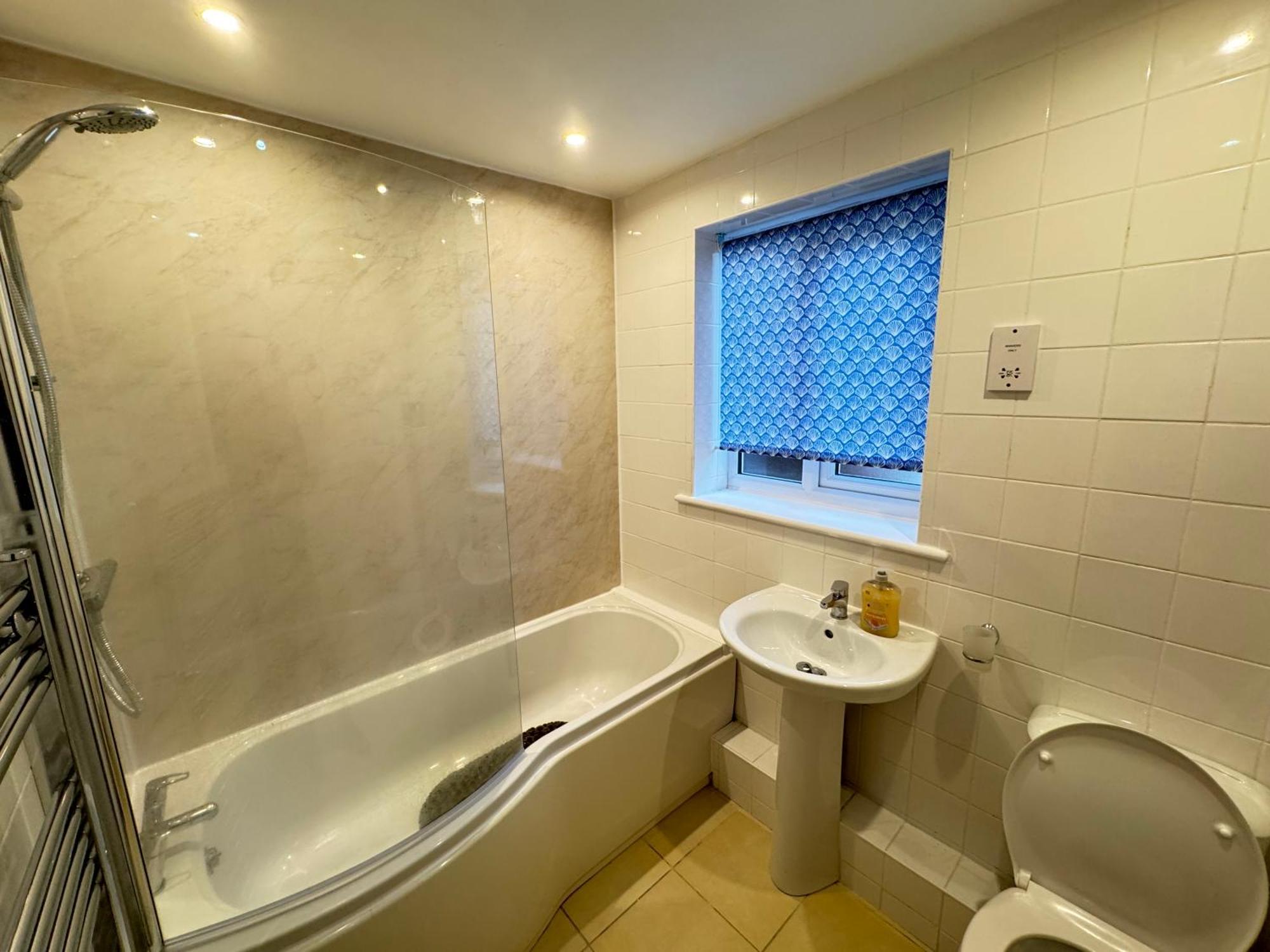 The Vogue Stay, 3 Bedrooms, 2 Bathrooms, Ideal For Jr & Oxford Hospitals, Free Carpark, Conveniently Located For Ring Road Access, 2 Miles From Oxford City Centre Easy Car & Bus Route Buitenkant foto